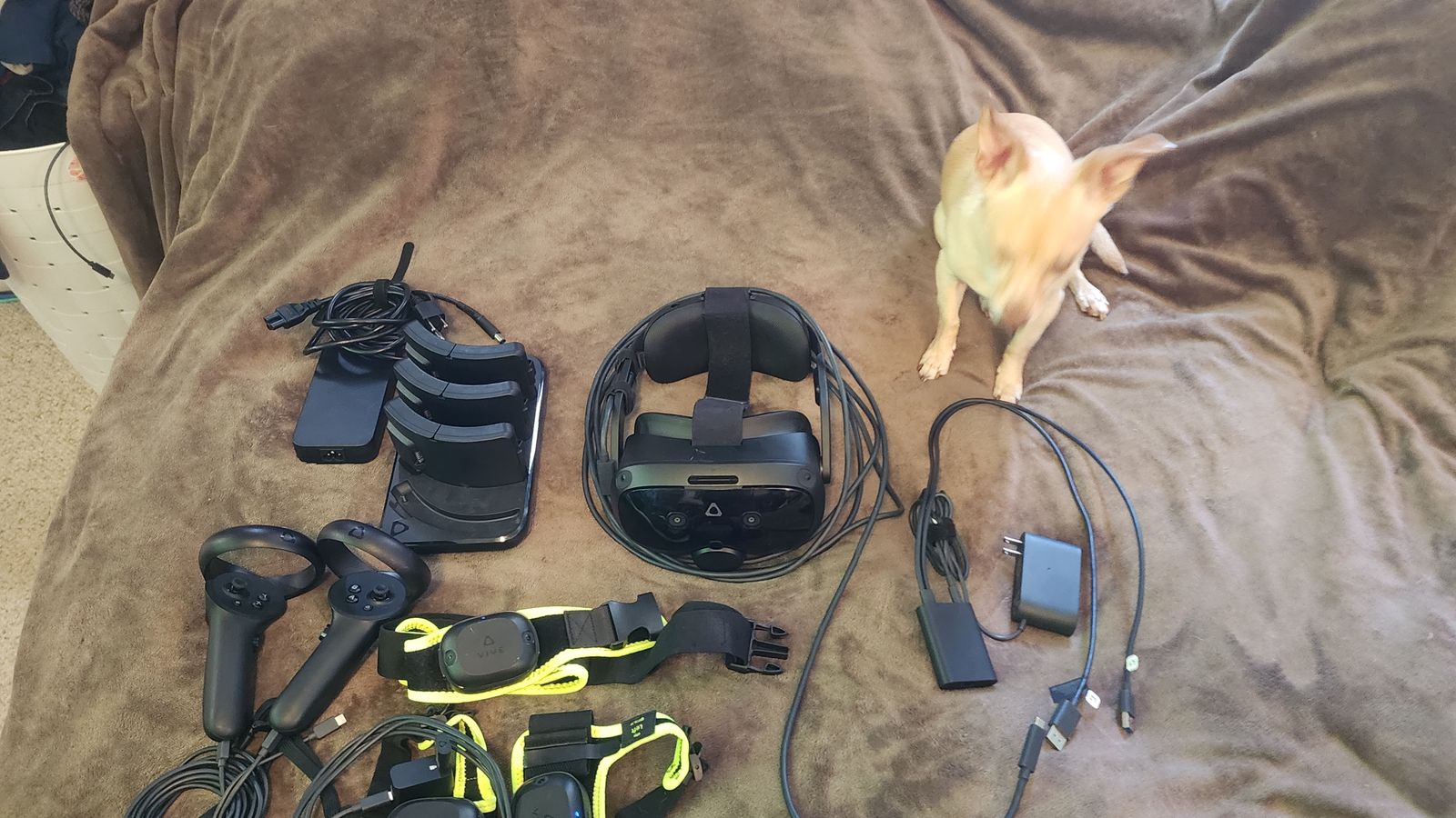 HTC Vive Focus Vision (Eye and Face Tracking) + 3 Vive Ultimate Trackers + DP streaming kit