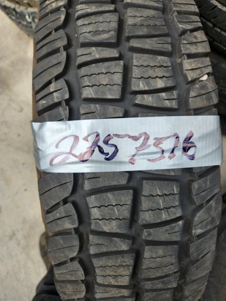 225/65r16 uniroyal Laredo at