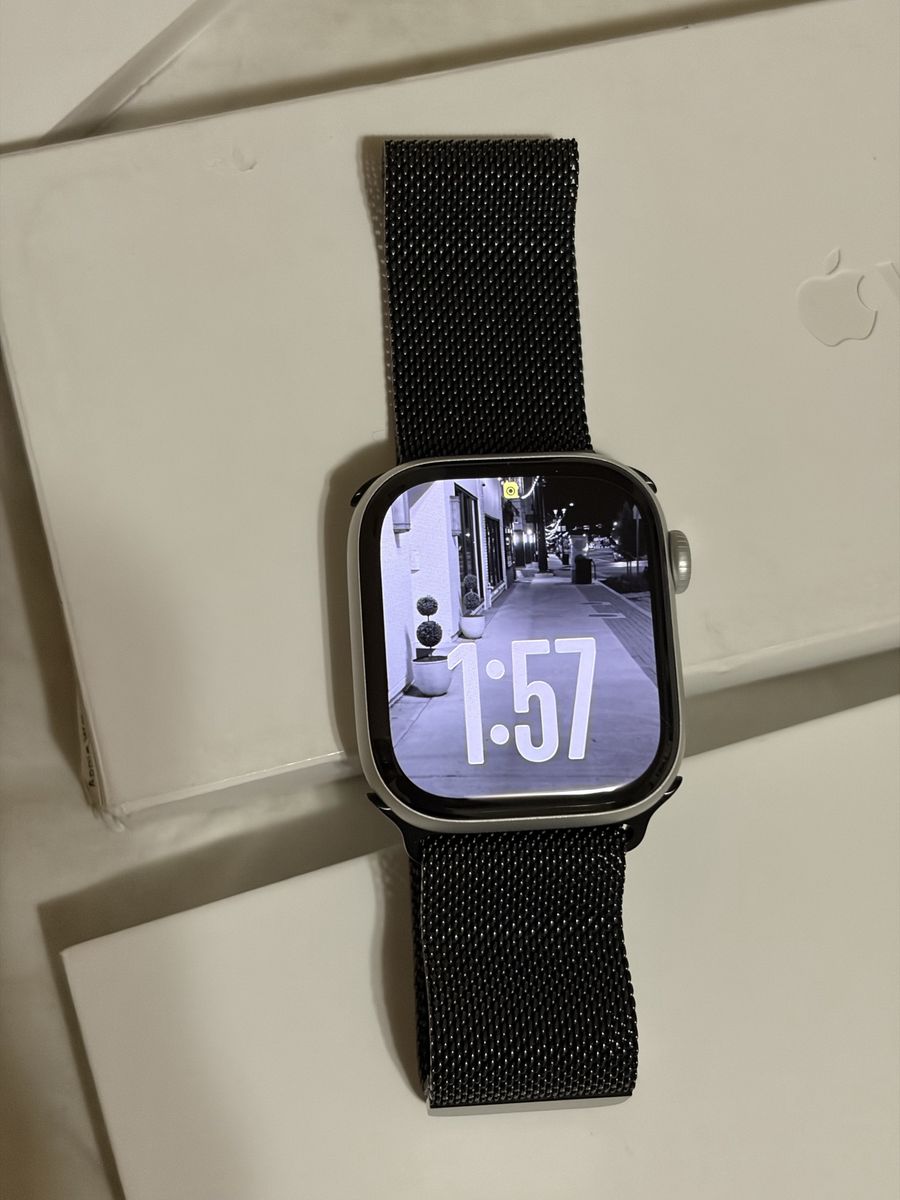 Apple watch series 11 42mm Silver Open Box  Apple Care+ $600 In Bands