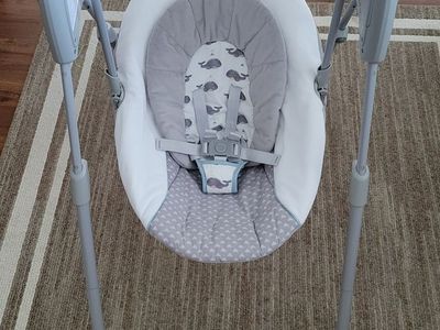 Graco Slim Spaces Compact Baby Swing