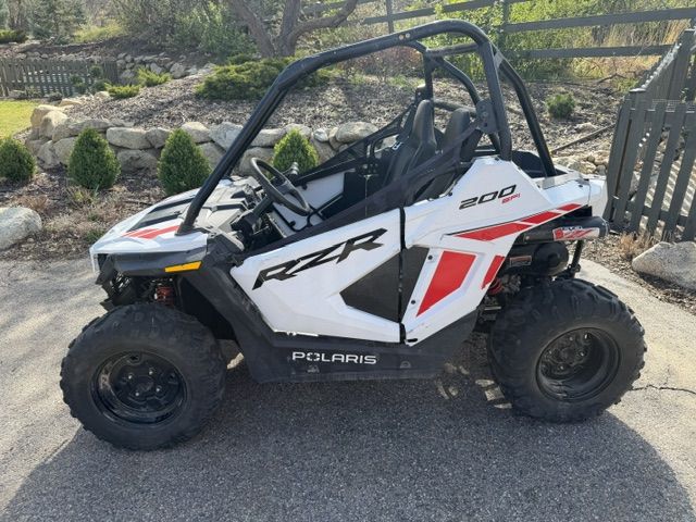 2022 Polaris RZR 200 efi