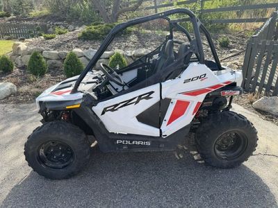 2022 Polaris RZR 200 efi