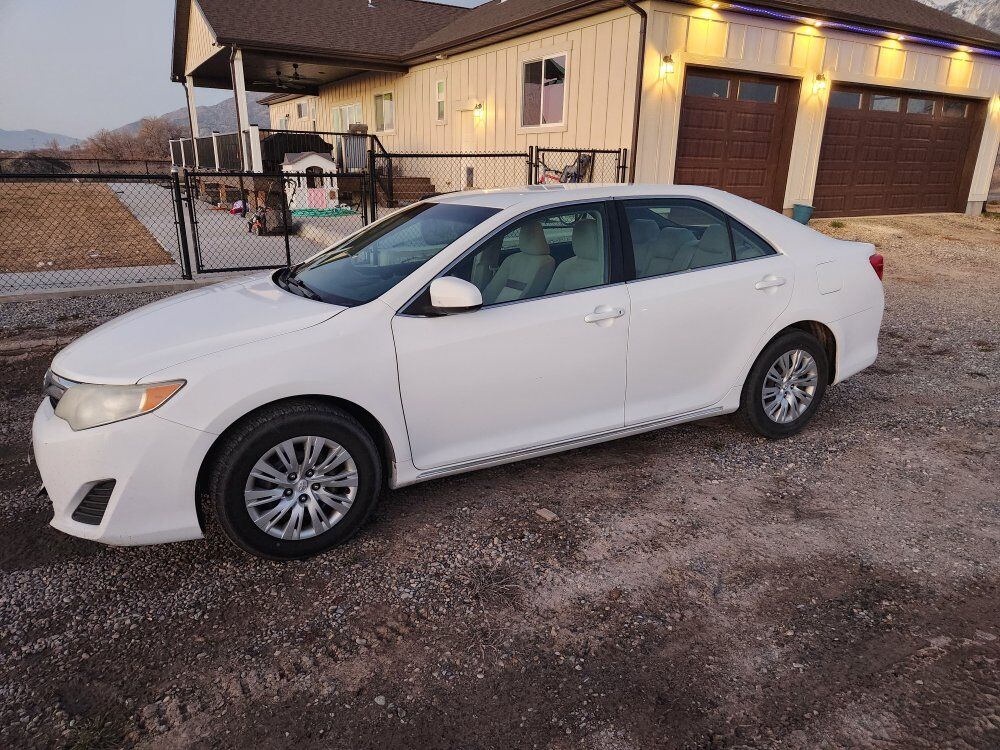 2012 TOYOTA CAMRY SE