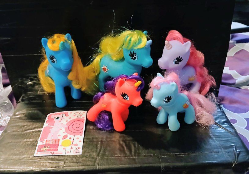 A 1980's Gi-Go Wonder Pony Land Lot. (5) unicorns "Fakie" MLP clone toys + an original 2011 Friendship is magic "Pinky Pie" card