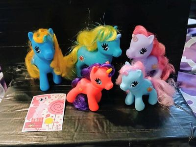 A 1980's Gi-Go Wonder Pony Land Lot. (5) unicorns "Fakie" MLP clone toys + an original 2011 Friendship is magic "Pinky Pie" card