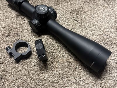 Like NEW Leupold Mark 4HD with Rings