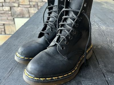 Dr. Martens Smooth Leather Combat Boots Black Women's Size 5 Lace-Up Ankle