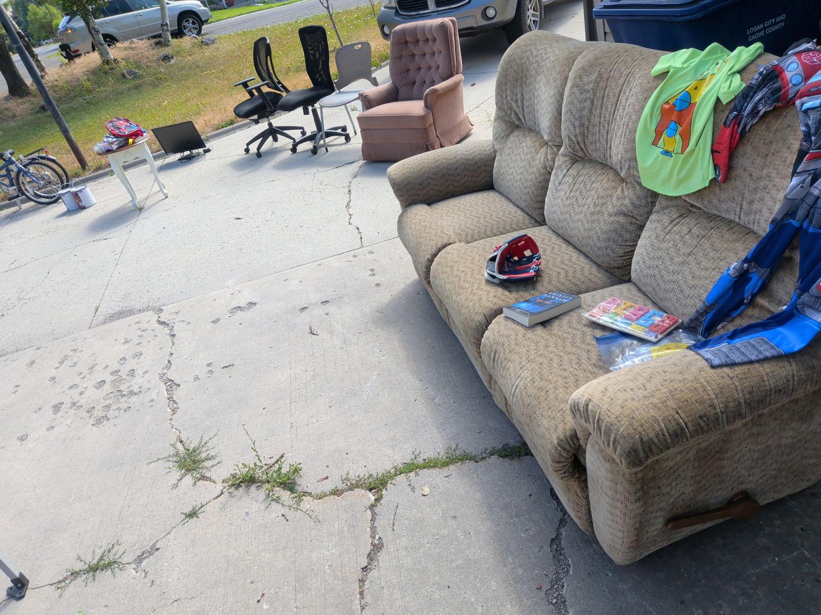 Free Yard Sale with Lemonade Purchase (or $1-5 max)