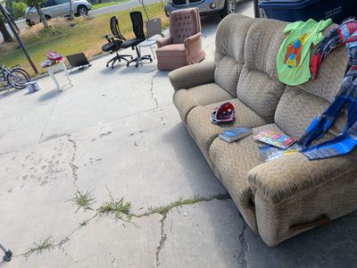 Free Yard Sale with Lemonade Purchase (or $1-5 max)
