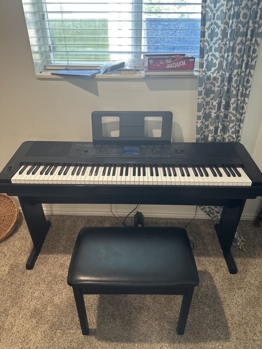 Yamaha DGX-660 Portable Grand Digital Piano - 88 Weighted Keys, Bench Included