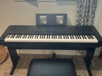 Yamaha DGX-660 Portable Grand Digital Piano - 88 Weighted Keys, Bench Included