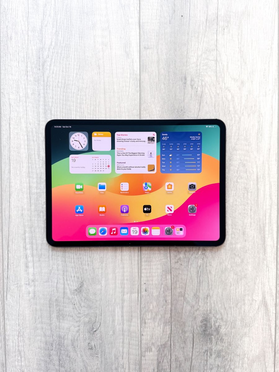 MINT Apple iPad Pro 11 512GB Under Warranty