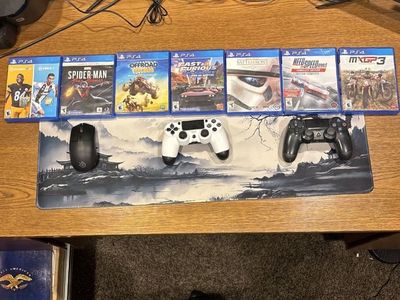 2 ps4 controllers + 1 Rival 3 mouse + 7 ps4 game’s