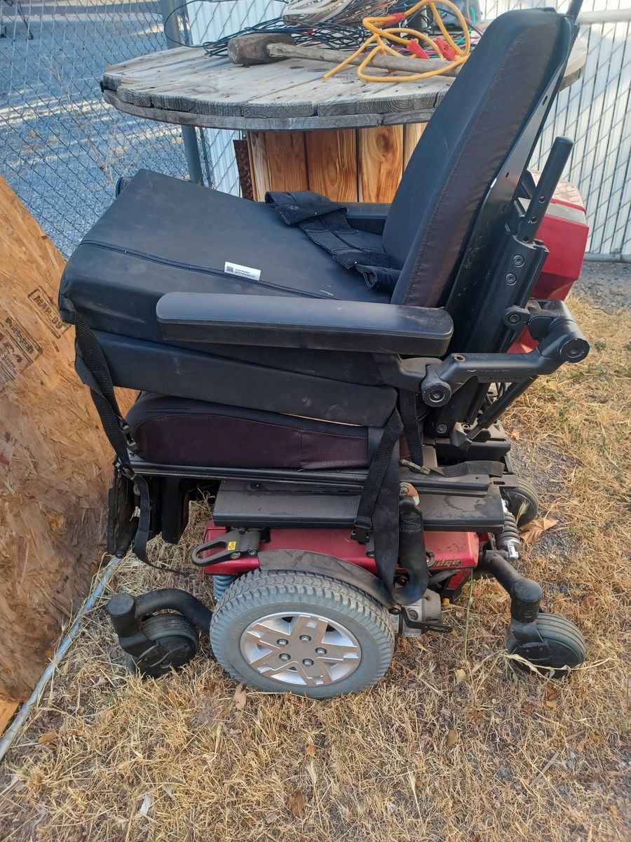 electric wheelchair   Q  edge ?