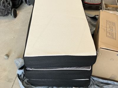 Memory foam folding mattress
