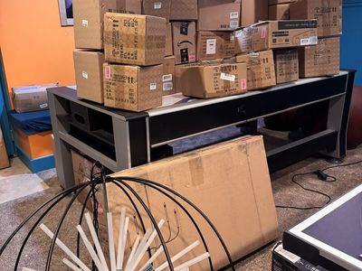 New-Pallet of Chandeliers, Light Fixtures, Pendant Lights, Lamps, Etc.