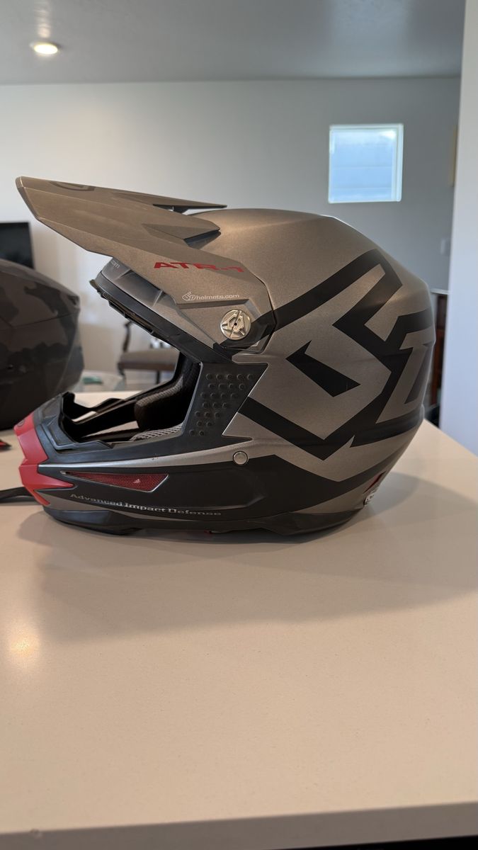 6D ATR-1 MX Helmet