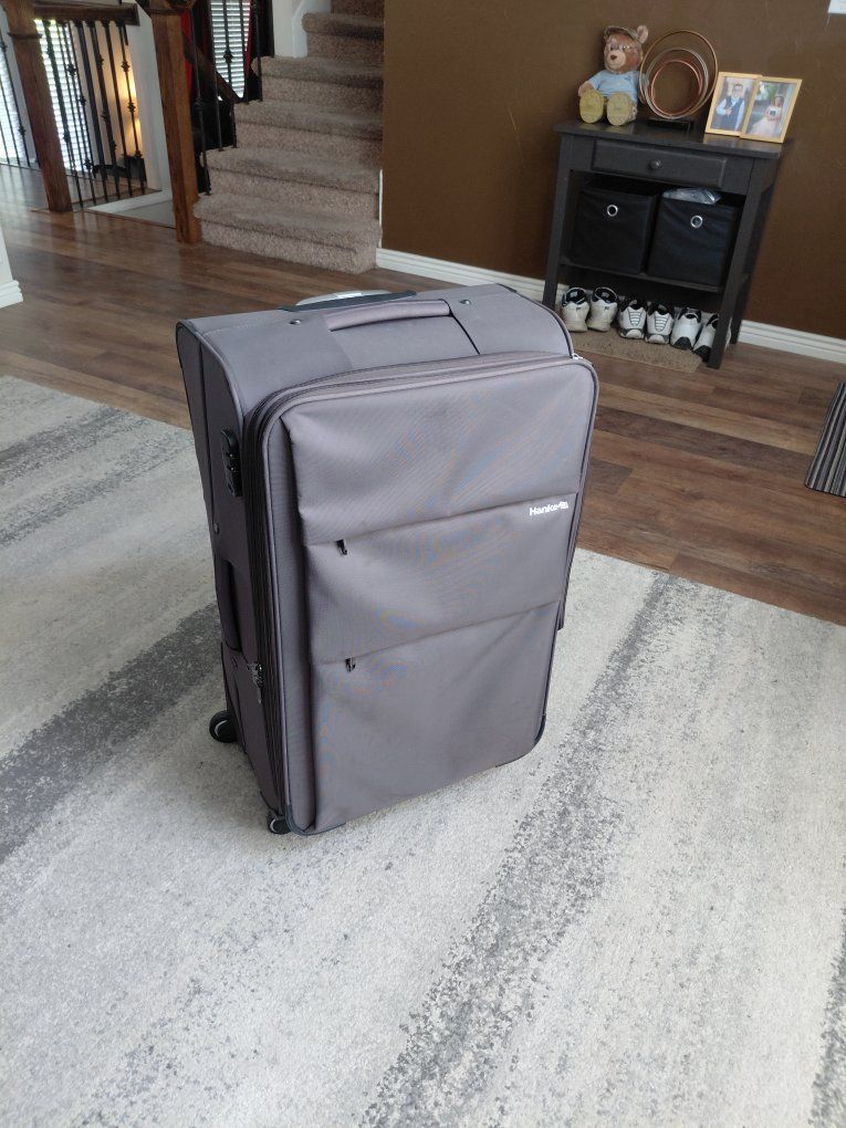 Hanke 28-Inch Softside Checked Luggage Rolling Suitcase - Coffee