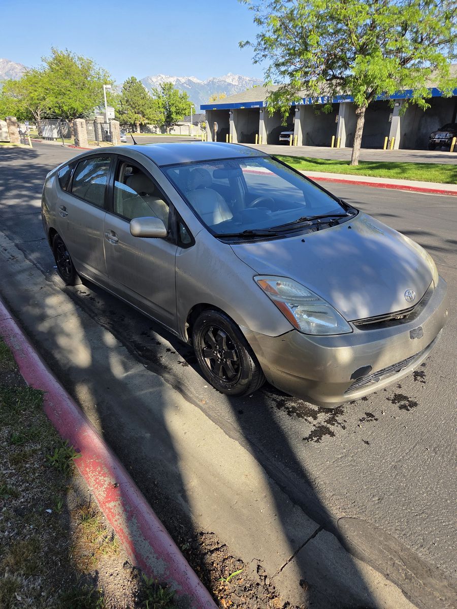 2007 toyota prius auto fwd 318k miles battery was replaced last year