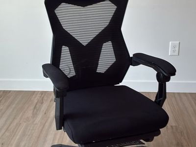 Black Ergonomic Office Chair with Mesh Back and Headrest