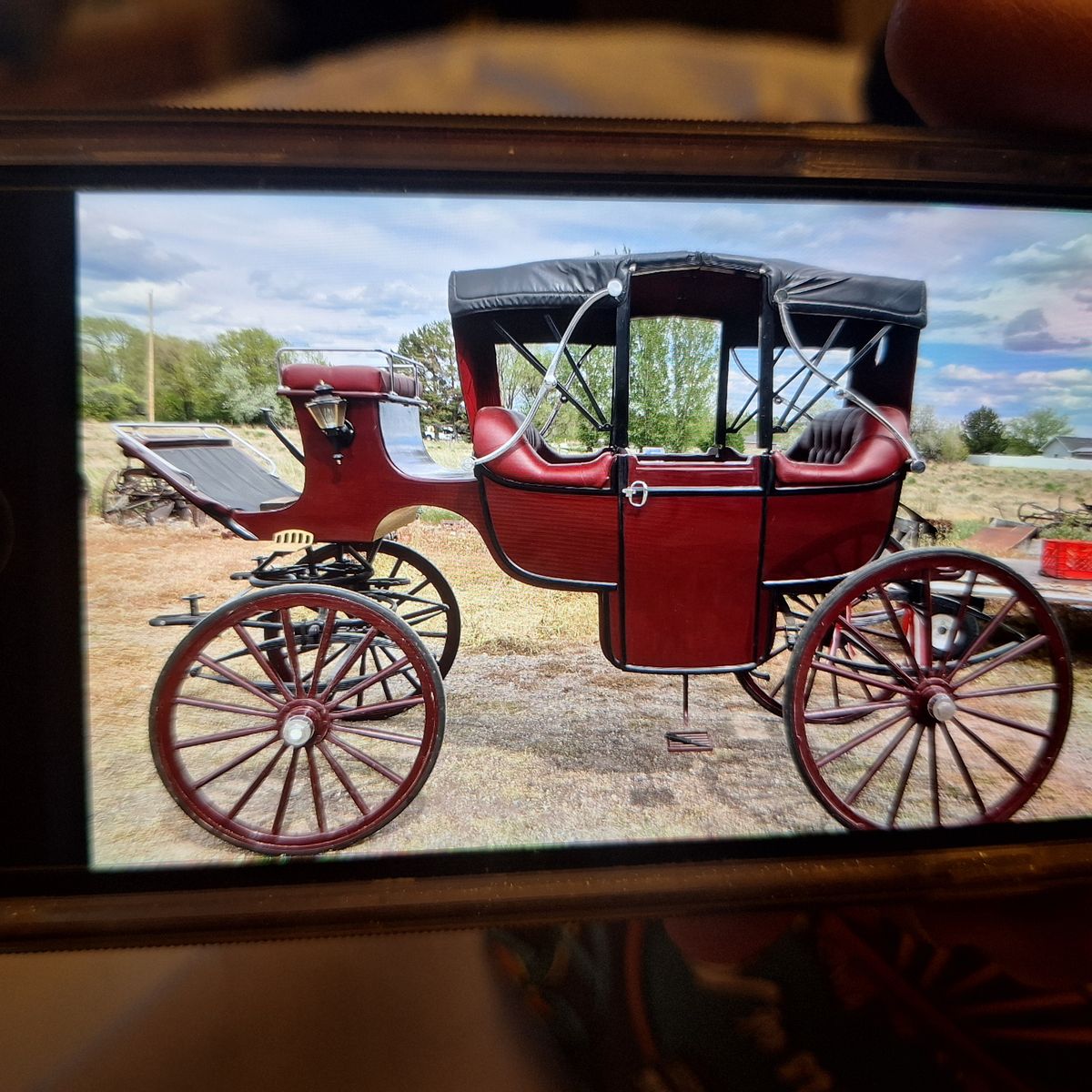 Landau horse carriage has tungue  and shafts