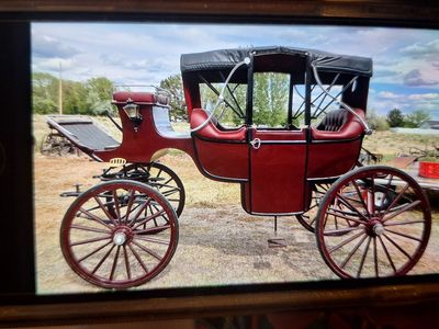 Landau horse carriage has tungue and shafts
