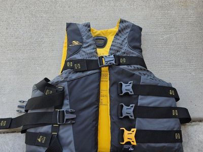 Stearns Adult Large / X-Large Life Vest Flotation Aid USCG Approved