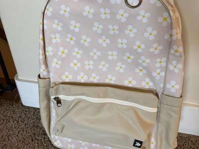 Thread Wallet Daisy Backpack with Front Zip Pocket