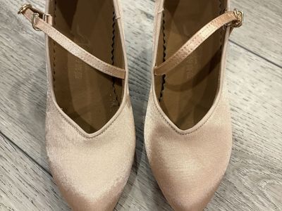 Girls size 5.5 ballroom standard shoe