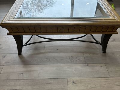 Coffee table With Glass Insert