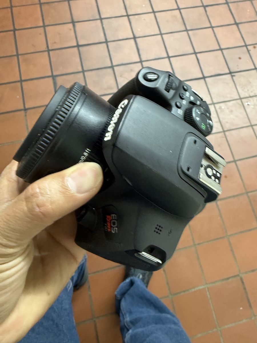 Canon EOS Rebel T8i DSLR Camera +85mm f1.8 usm- Excellent Condition