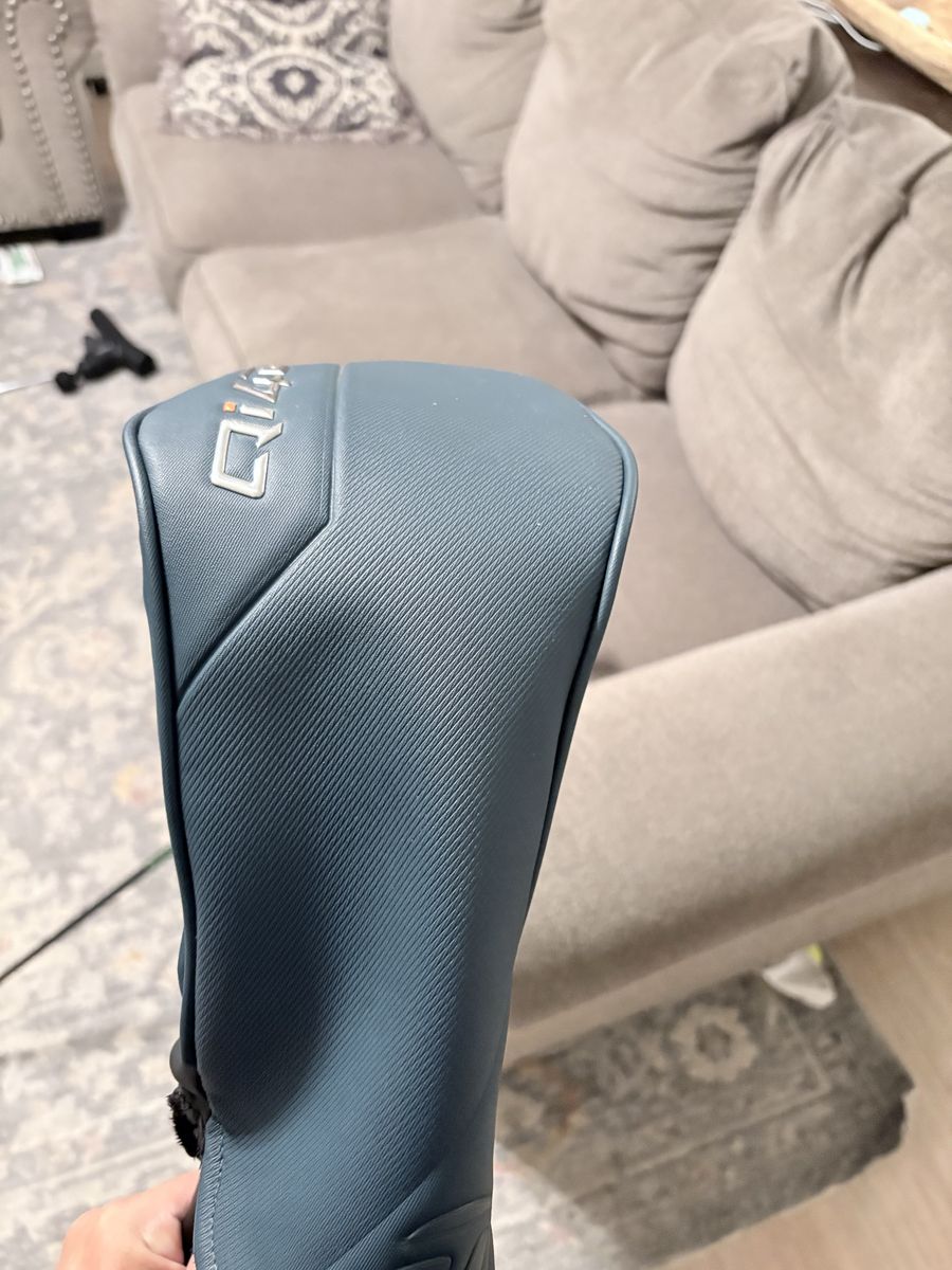 TaylorMade Qi4D Driver, 9.0° Loft, Right Handed with Headcover - Used Excellent Condition. 2 X stiff shafts