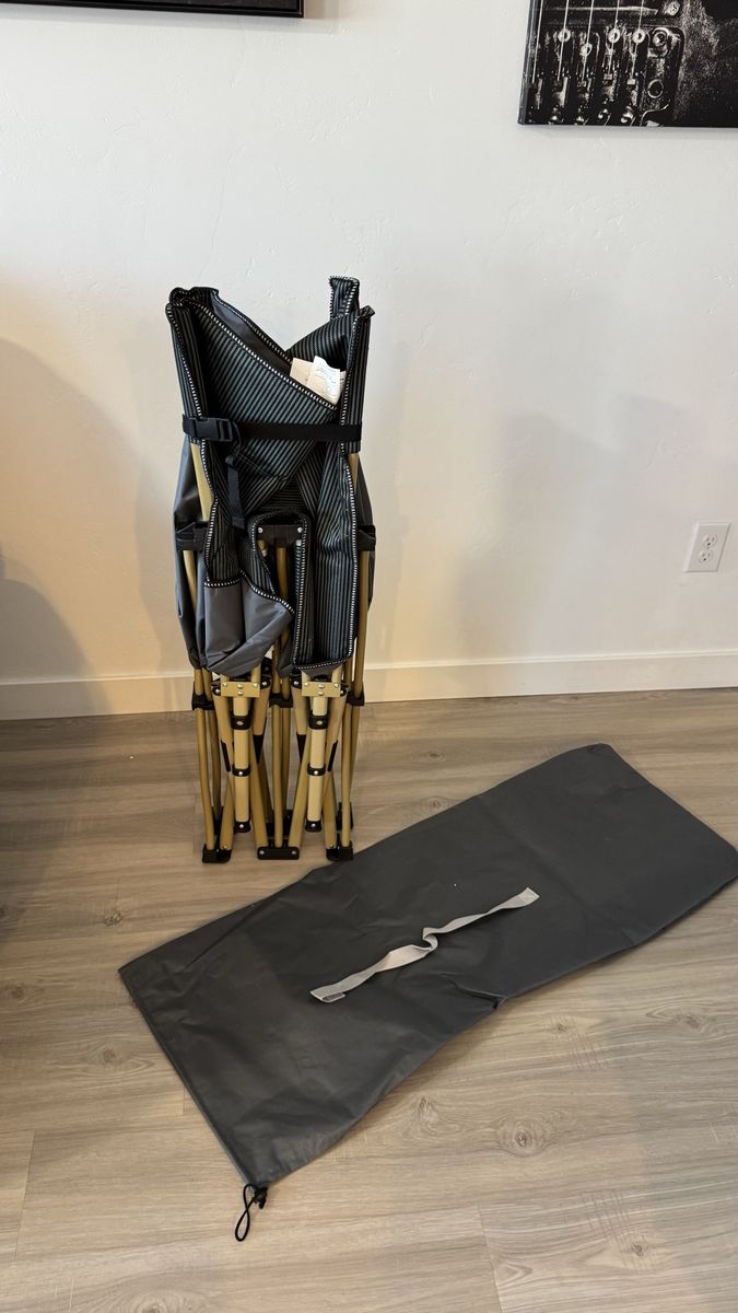 Folding leisure lounger: comfortable support, stability, versatility, breathable fabric