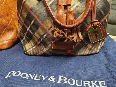 Dooney & Bourke purse