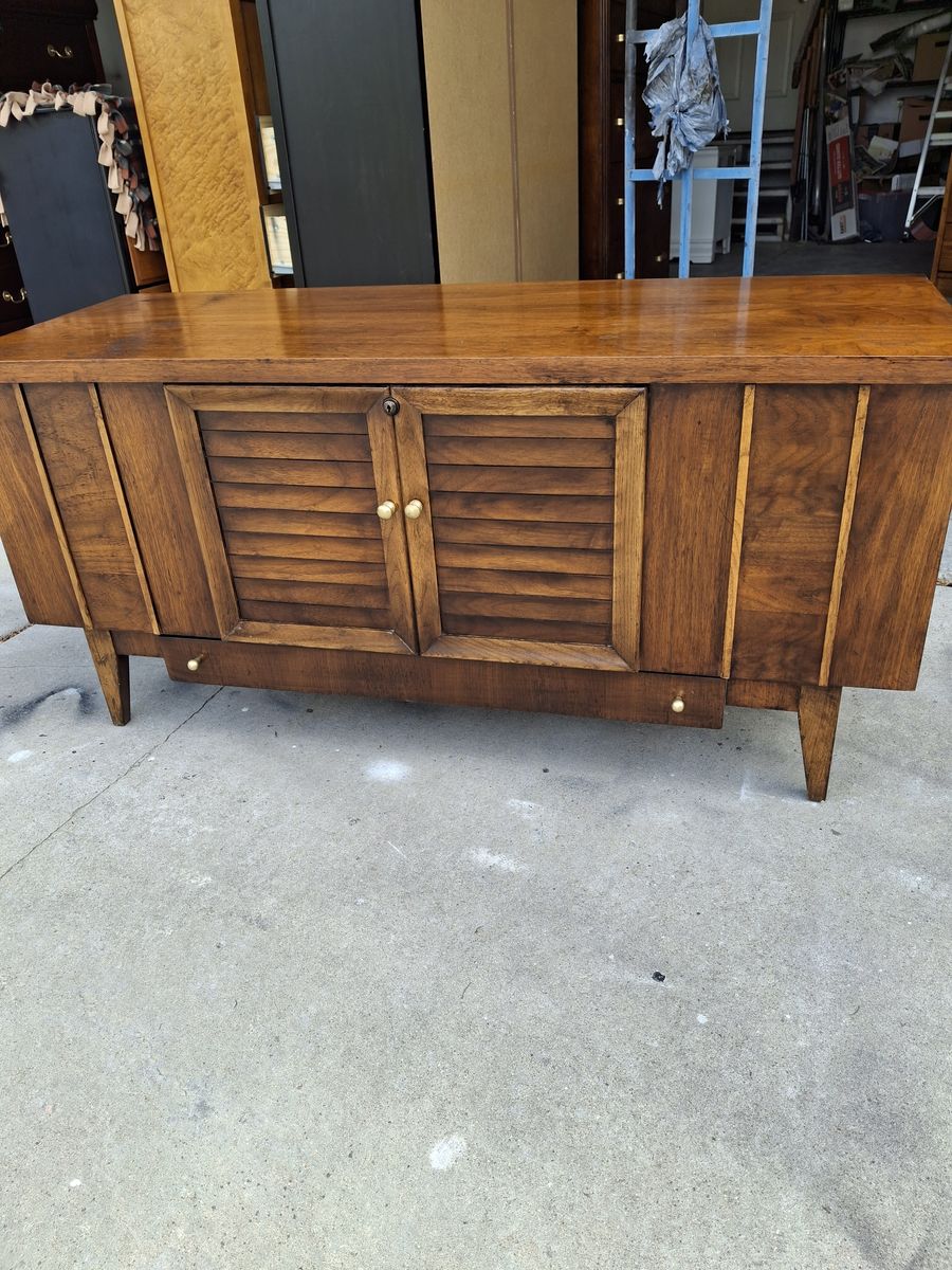 1950 large cedar hope chest with legs