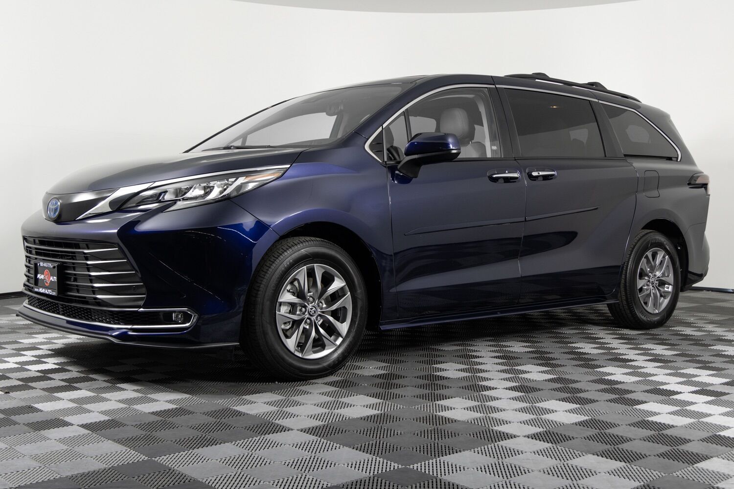 2023 Toyota Sienna XLE 7-Passenger