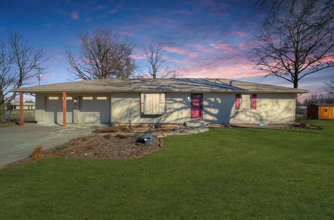 Get ready… this one is GOOD! 809 David Drive, Gallatin, MO