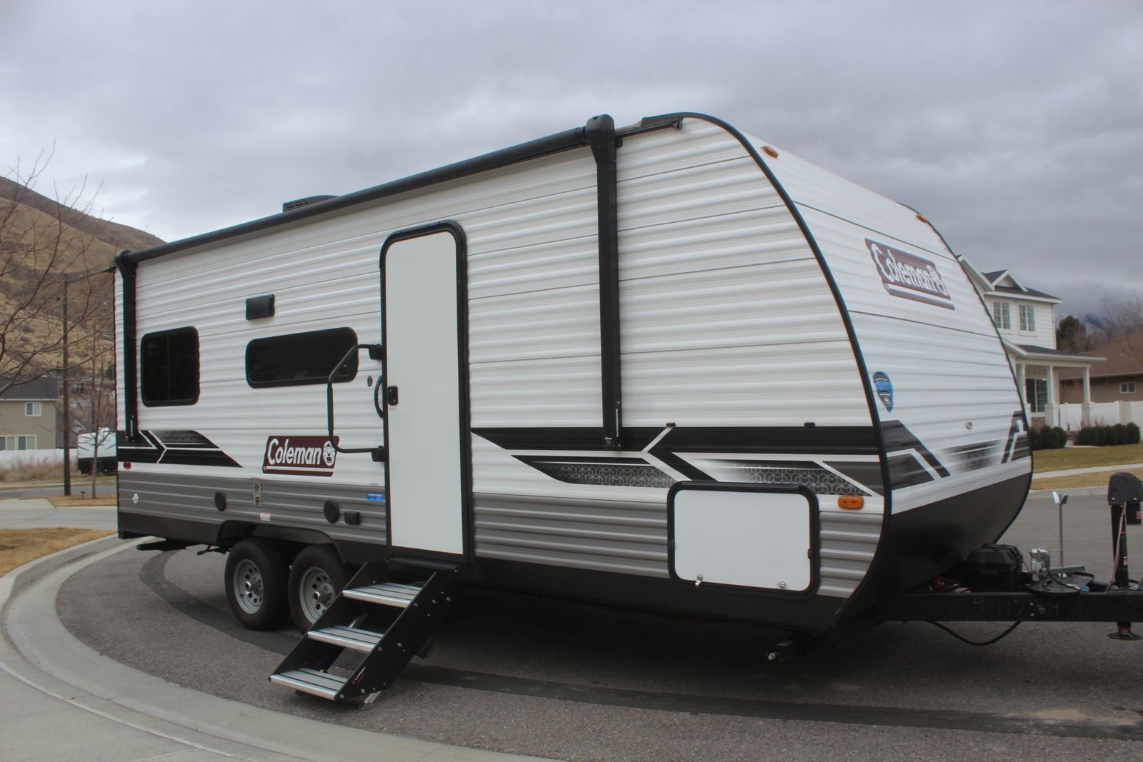 LIKE NEW! 2024 COLEMAN BY DUTCHMEN M-202RD - LANTERN LT SERIES