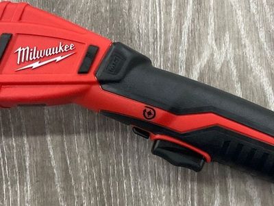 MILWAUKEE 12V COPPER TUBING CUTTER