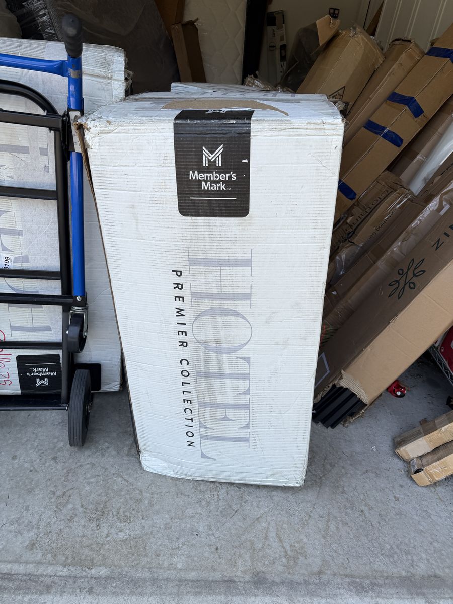 Brand new Queen size mattress, 13 inch, Member Mark premium collection, still in box