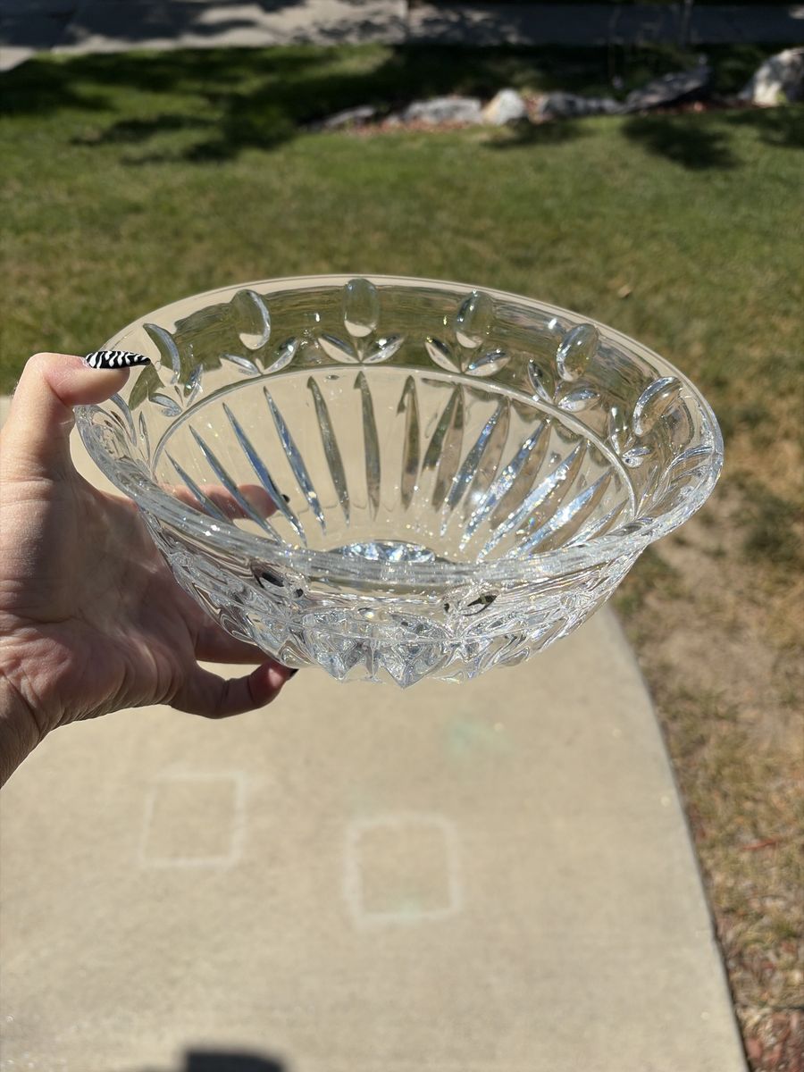 Georgous Genuine crystal bowl.