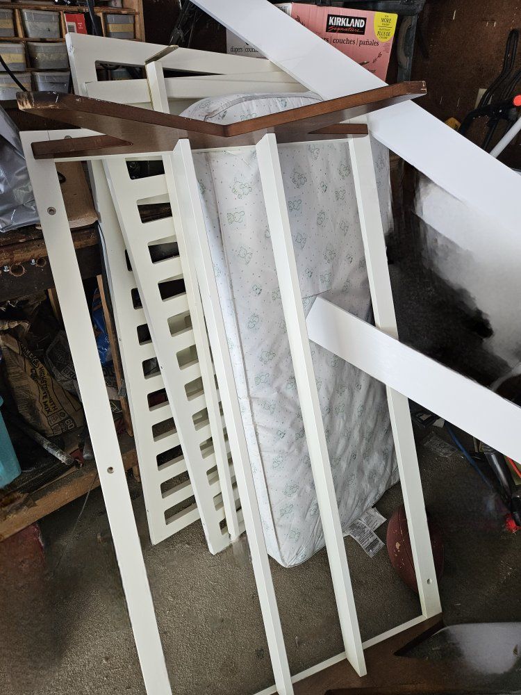 Crib - White/Walnut - Mid-Century Modern Design