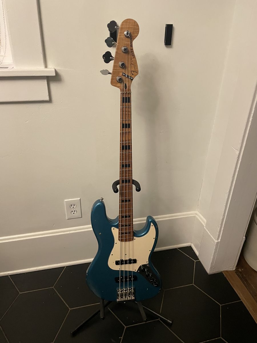 Fender Active Jazz Bass