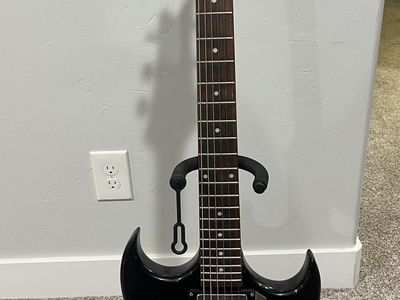 Silvertone PSSN-1 Paul Stanley Signature guitar