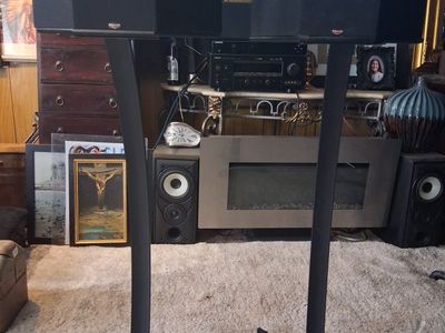 KLIPSCH SS1 synergy speakers with Bello stands