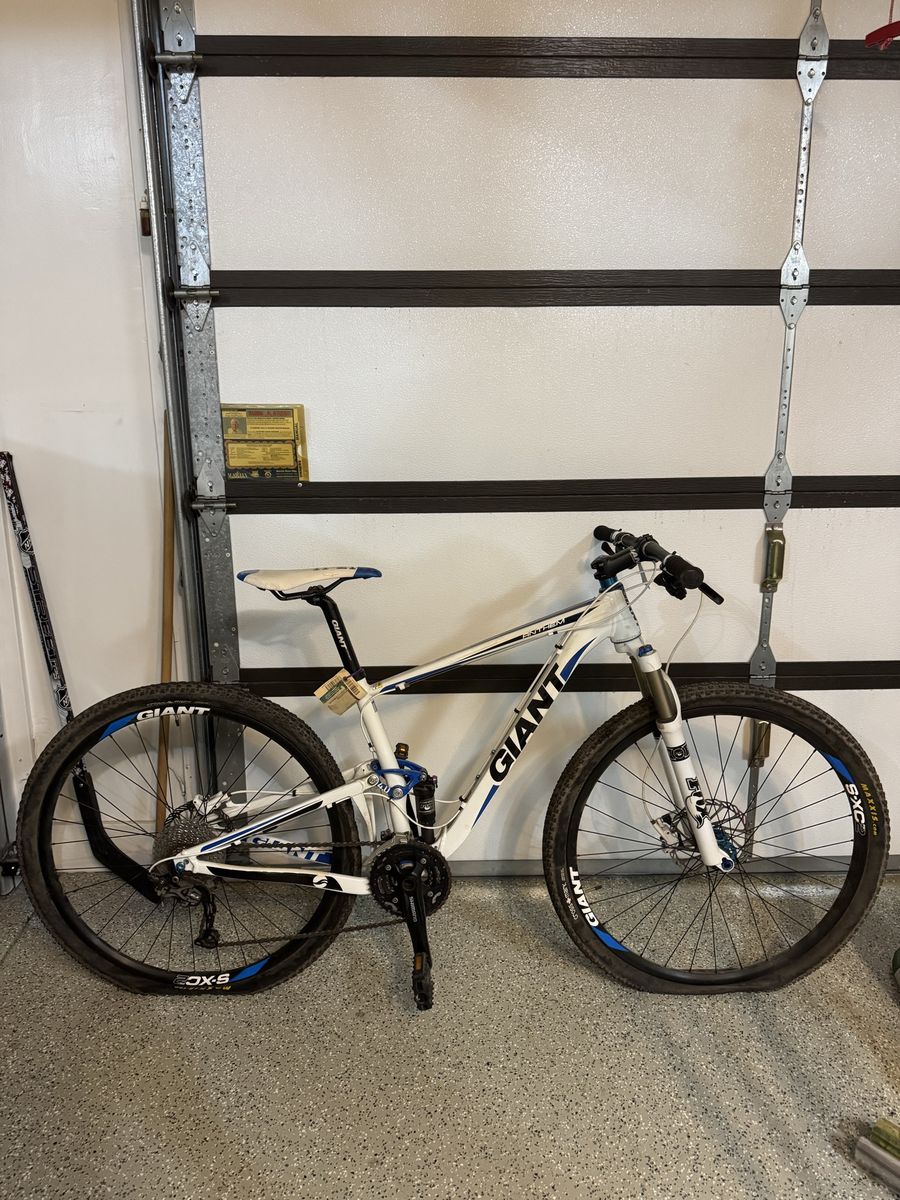 Giant Anthem Mountain Bike Full Suspension White 29er