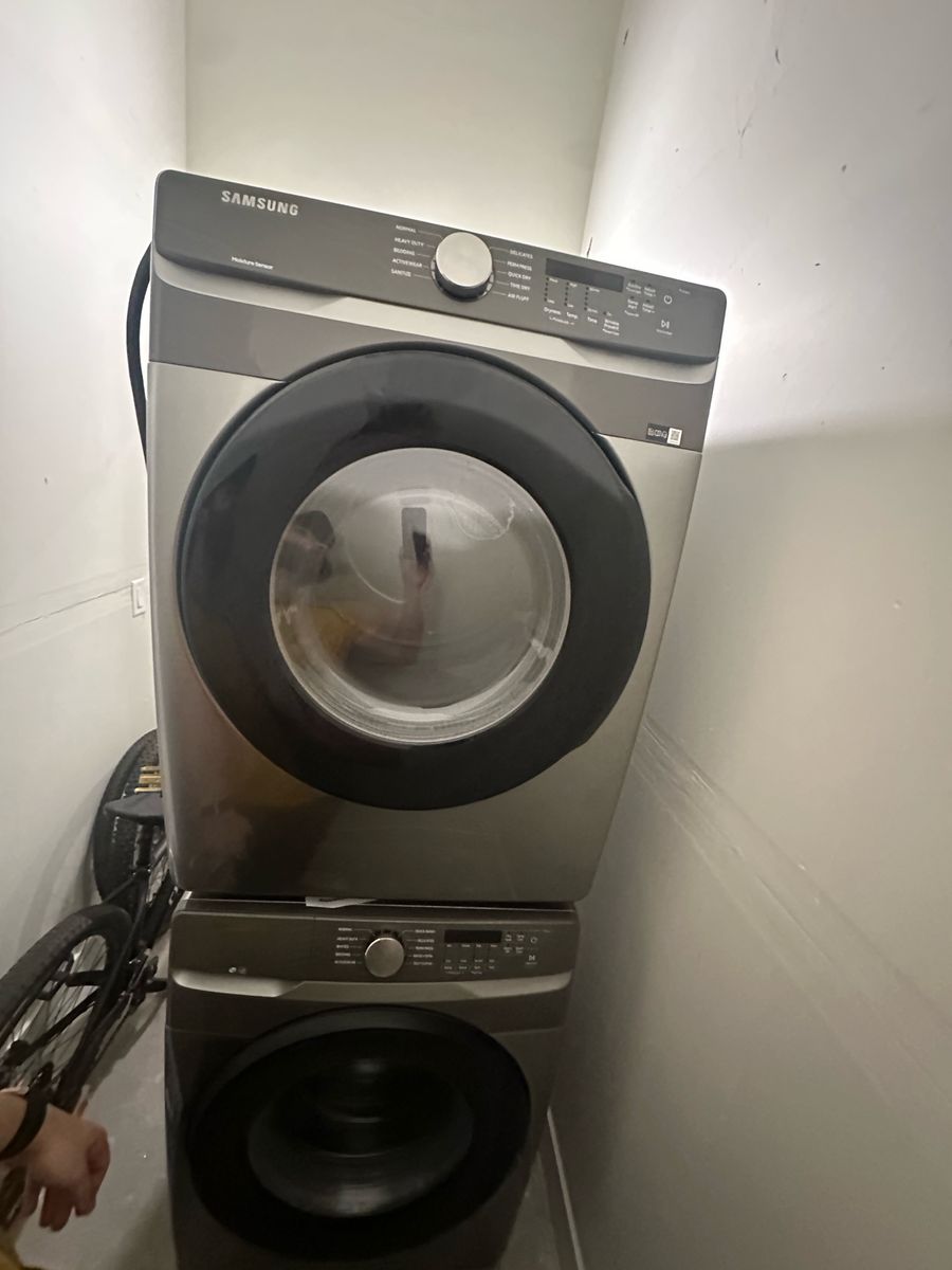 Samsung Front Load Electric Washer and Dryer Set. Excellent condition