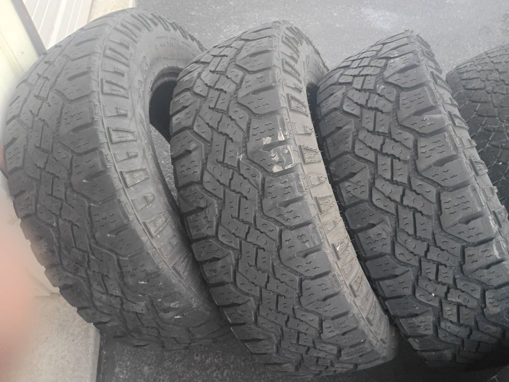 (3)Goodyear Wrangler Duratrac 265/70R17