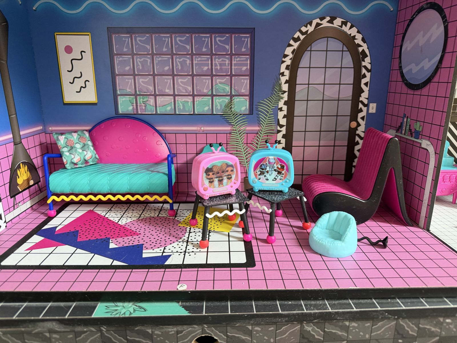 Main image 6