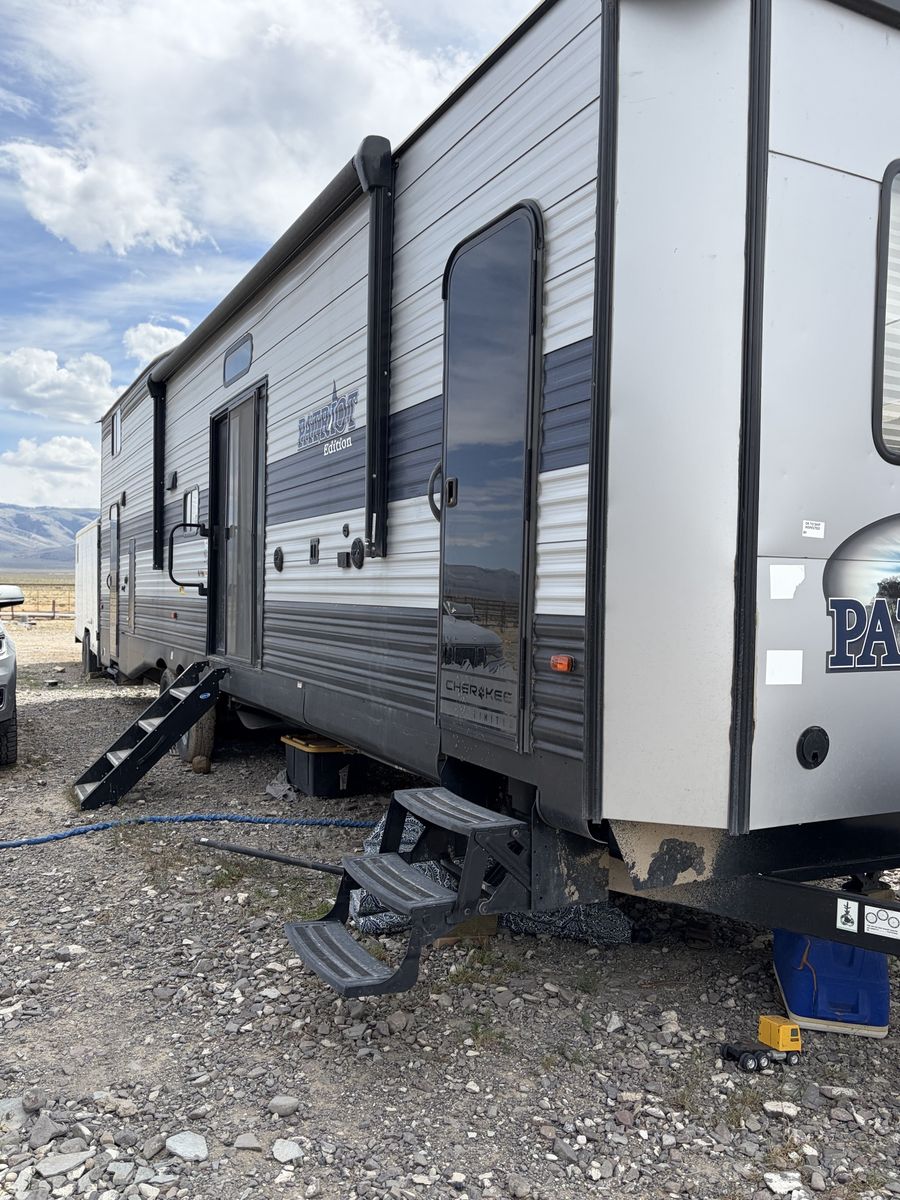 Patriot Edition Cherokee Travel Trailer - Good Condition with Multiple Slide-Outs